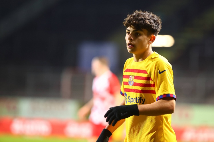 体育投注-18岁上演巴萨一线队首秀！每体：埃斯帕特来自拉玛西亚，曾踢中场